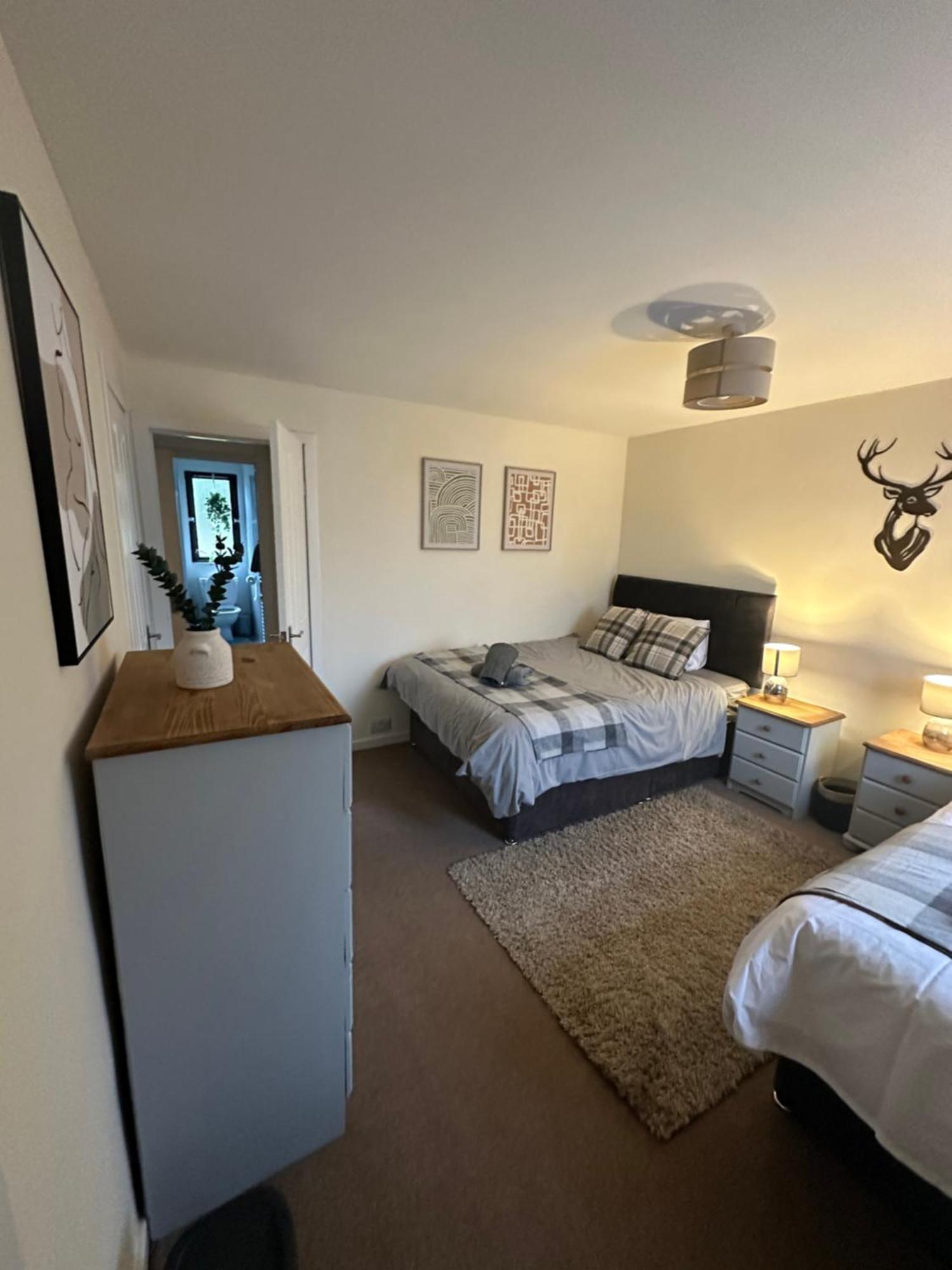 Spacious 3 Bedroom Flat Close To City Center Dalneigh Экстерьер фото