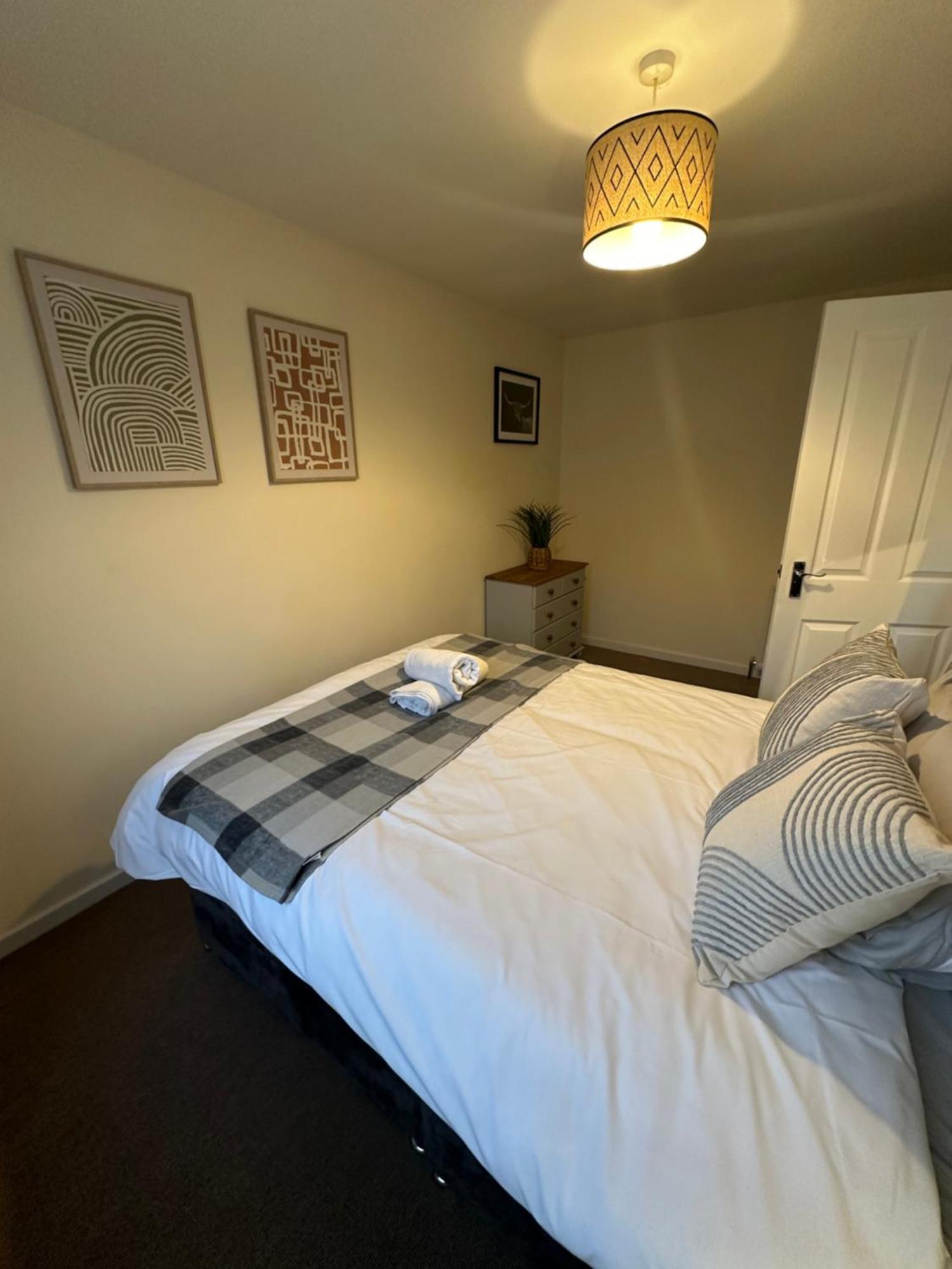 Spacious 3 Bedroom Flat Close To City Center Dalneigh Экстерьер фото