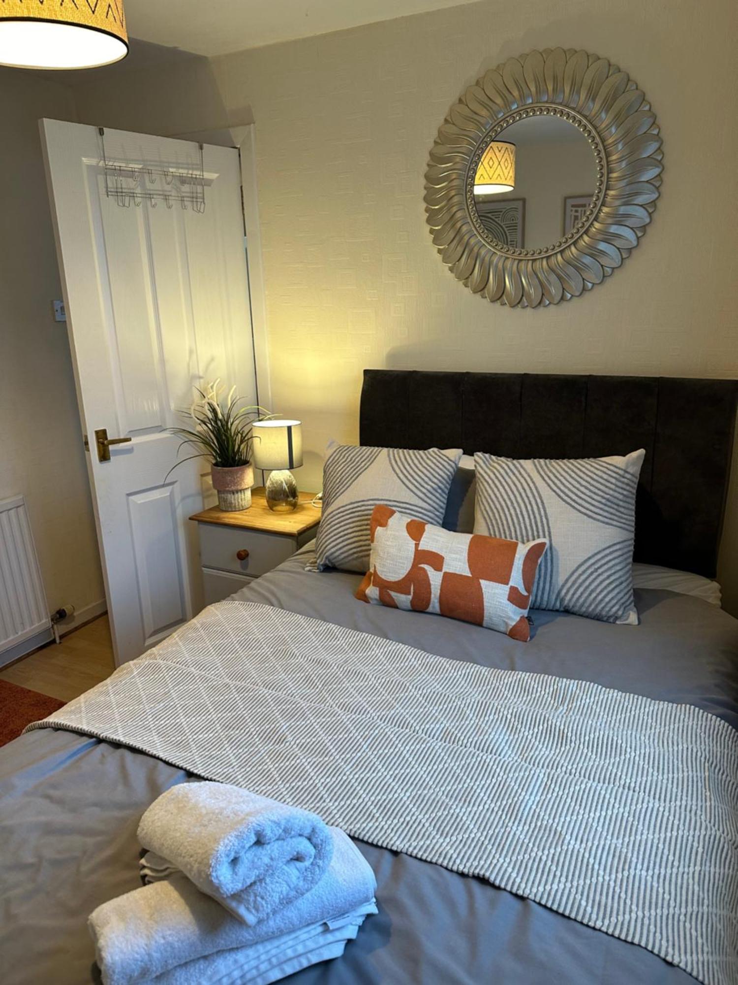 Spacious 3 Bedroom Flat Close To City Center Dalneigh Экстерьер фото